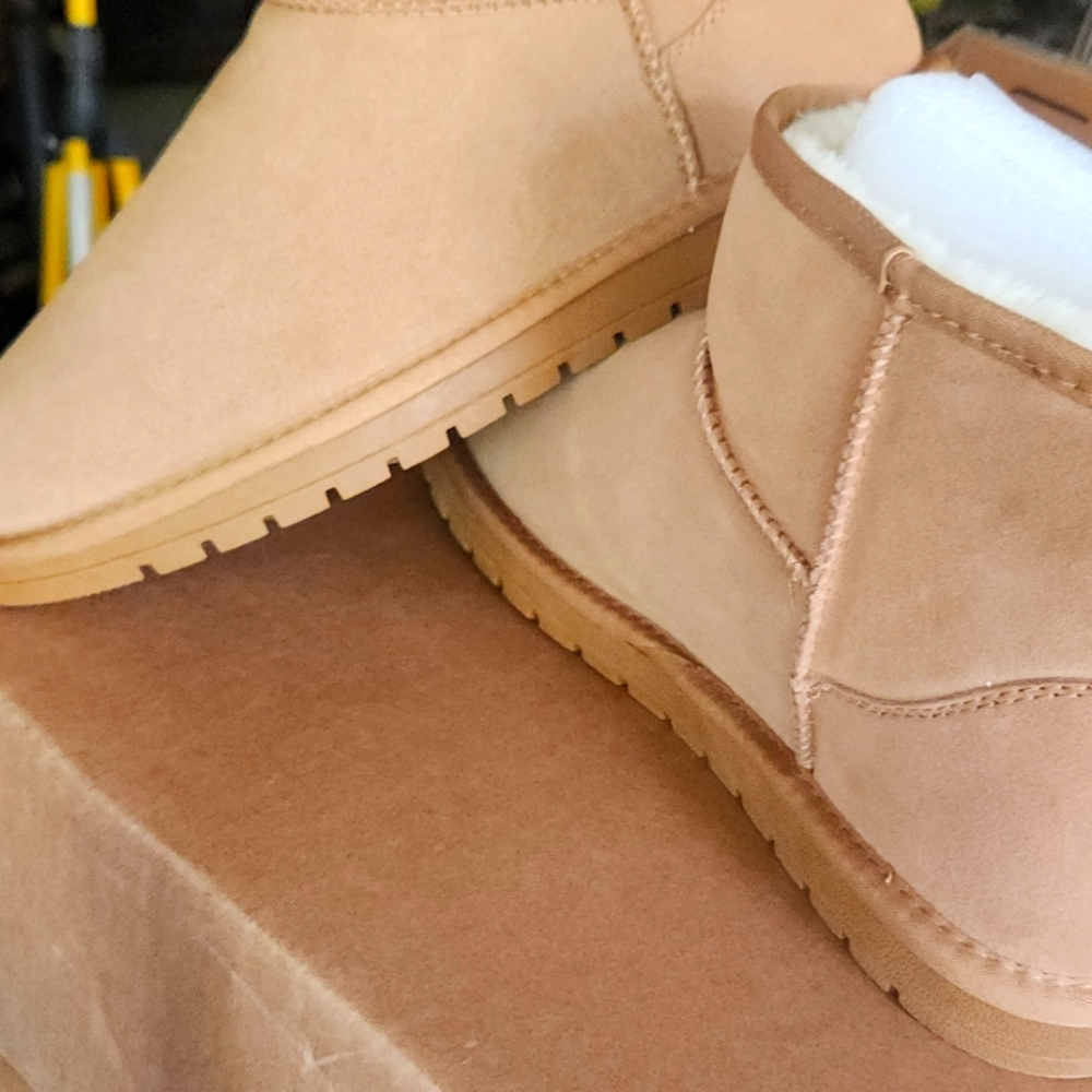 Steal horse/snow boots